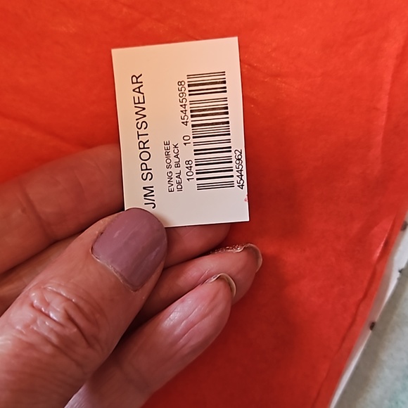 Short front, long back Shirt. - Picture 13 of 14